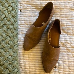 Universal Thread Beige Grey Suede Cutout Flats